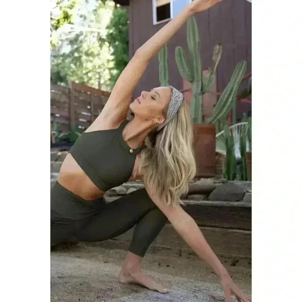Onzie High Neck Crop Top Sports Bra Size M/L Olive Green Ribbed Longline NWT